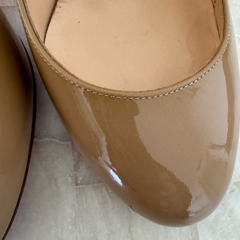 Christian Louboutin Tan Patent Leather Pumps, size 39 - Picture 8 of 12